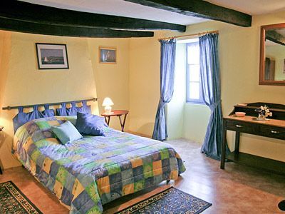 Intérieur gîte Ty-Adrien : chambre avec 1 lit de 140